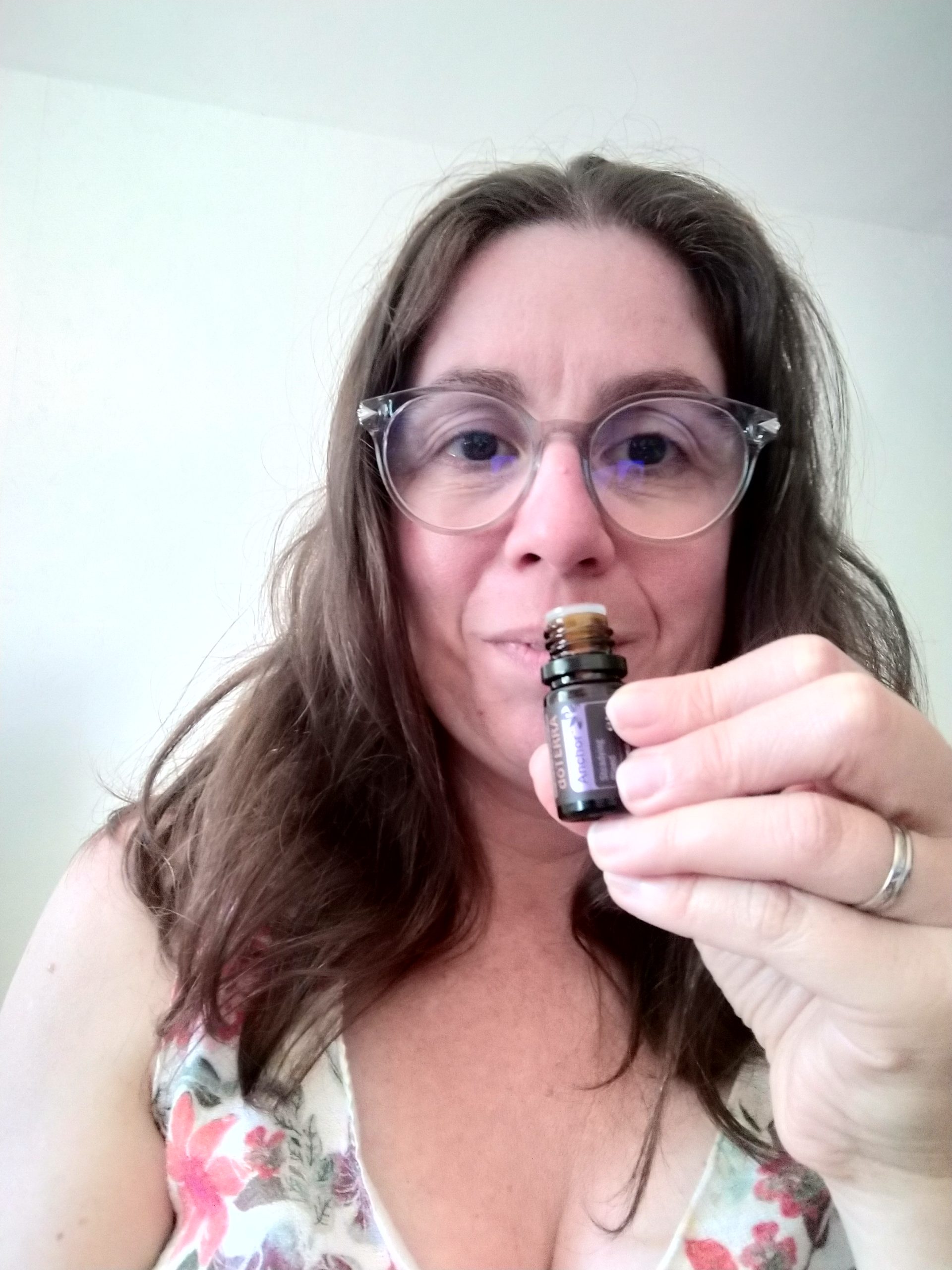 Delphine MOURLON - Cocréatrice en équilibre de vie - Activatrice de renaissance - Pour le bien-être en soi et chez soi des femmes - Apaisement émotionnel avec les huiles essentielles dōTERRA